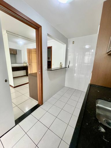 Cozinha estilo americana com armários