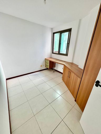 Quarto com armários