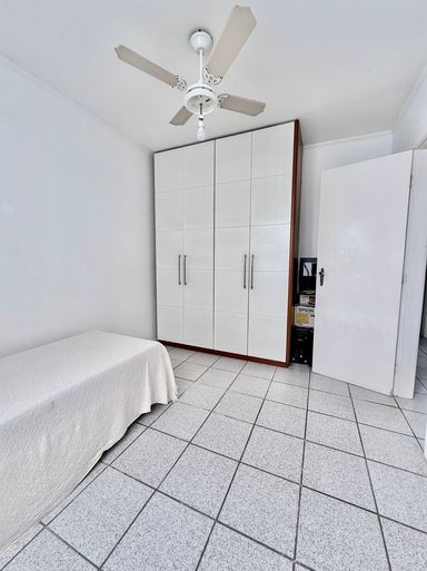 Quarto com armário