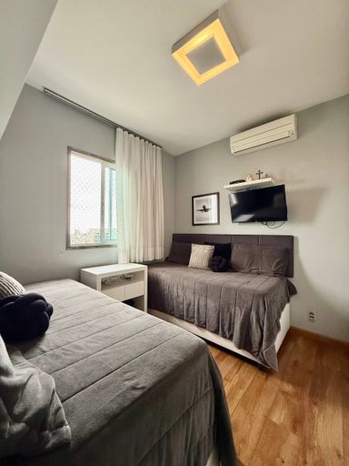 Quarto com armários