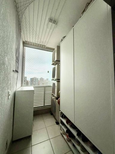 área de serviço com área tecnica