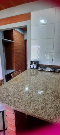 mesa de granito na cozinha