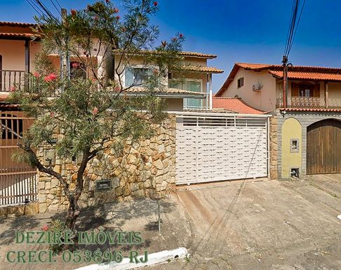 Sobrado com Piscina e Área Gourmet no Mirante das Agulhas Resende RJ