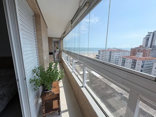 Sacada Ampla com área gourmet ao fundo