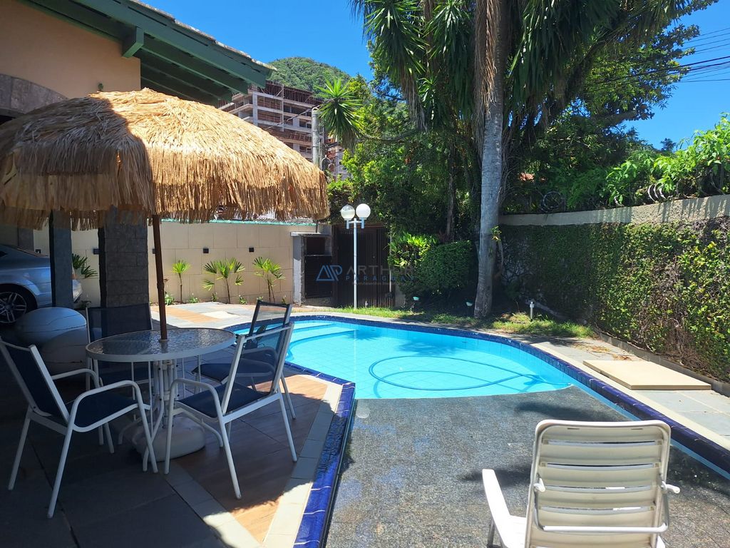 Sobrado 5 dormitórios à venda no Canto do Forte, Praia Grande – 450 m² - foto 1
