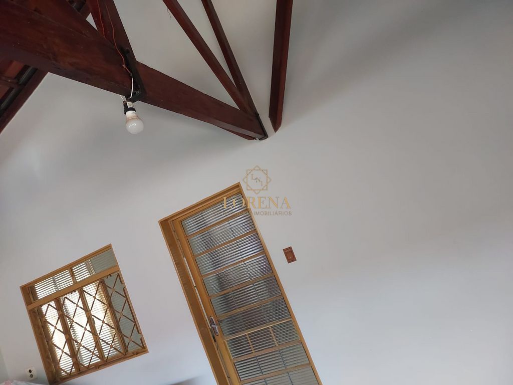 Casa com 3 quartos à venda, 185m² — foto 2 de 26
