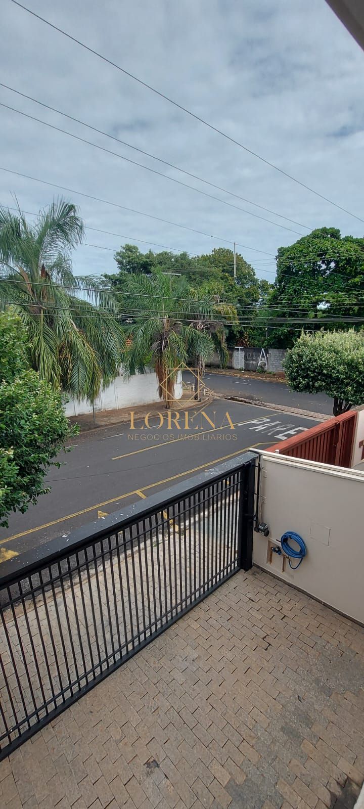 Sobrado com 5 quartos à venda, 320m² — foto 1 de 32