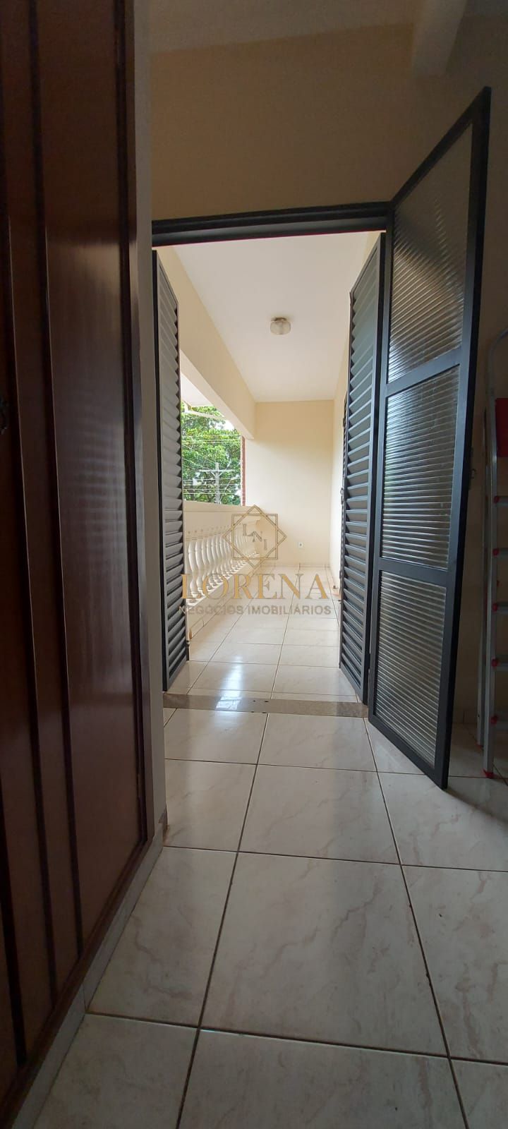 Sobrado com 5 quartos à venda, 320m² — foto 2 de 32
