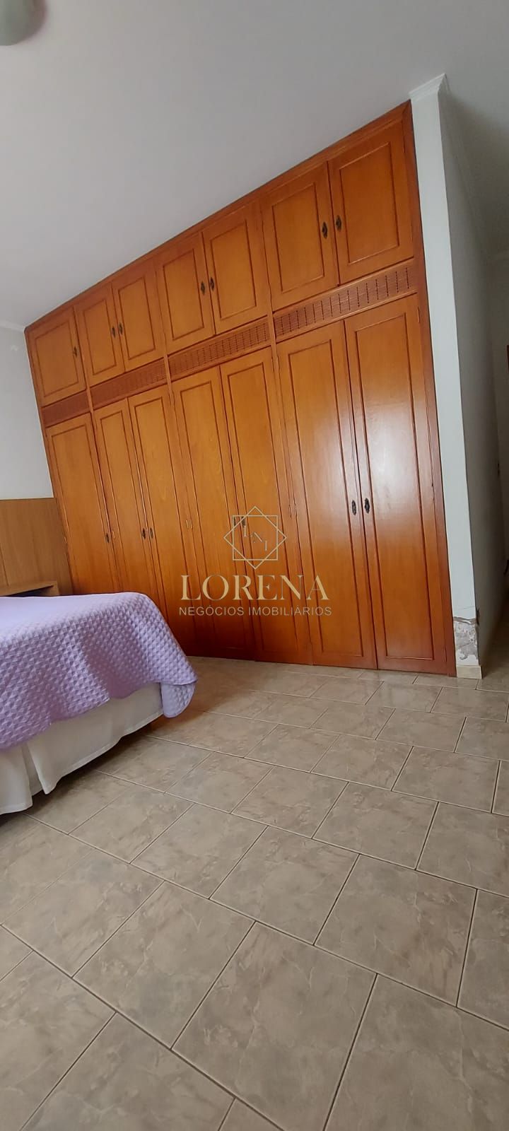 Casa com 3 quartos à venda, 240m² — foto 2 de 20