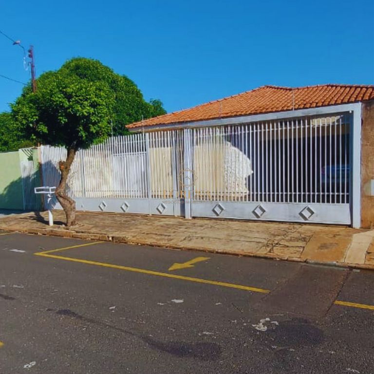 Casa com 3 quartos à venda, 240m² — foto 1 de 20