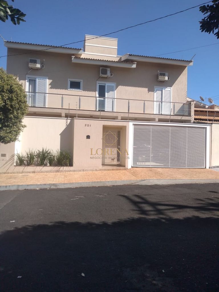 Sobrado com 3 quartos à venda, 250m² — foto 1 de 37