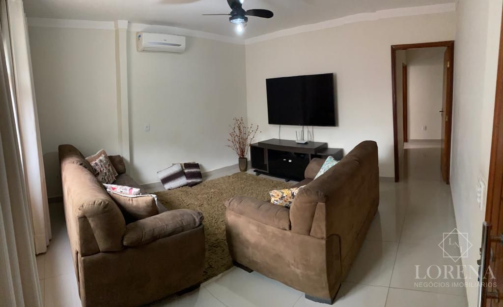 Casa com 3 quartos à venda, 200m² — foto 2 de 17