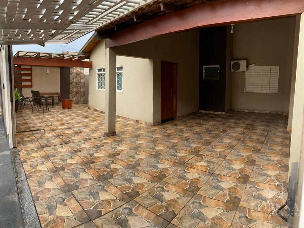 Casa com 3 quartos à venda, 200m² — foto 1 de 17