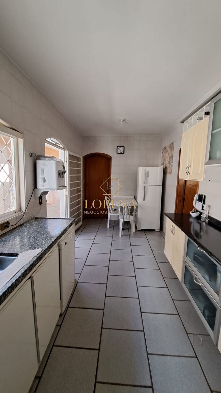 Casa com 3 quartos à venda, 246m² — foto 11 de 16