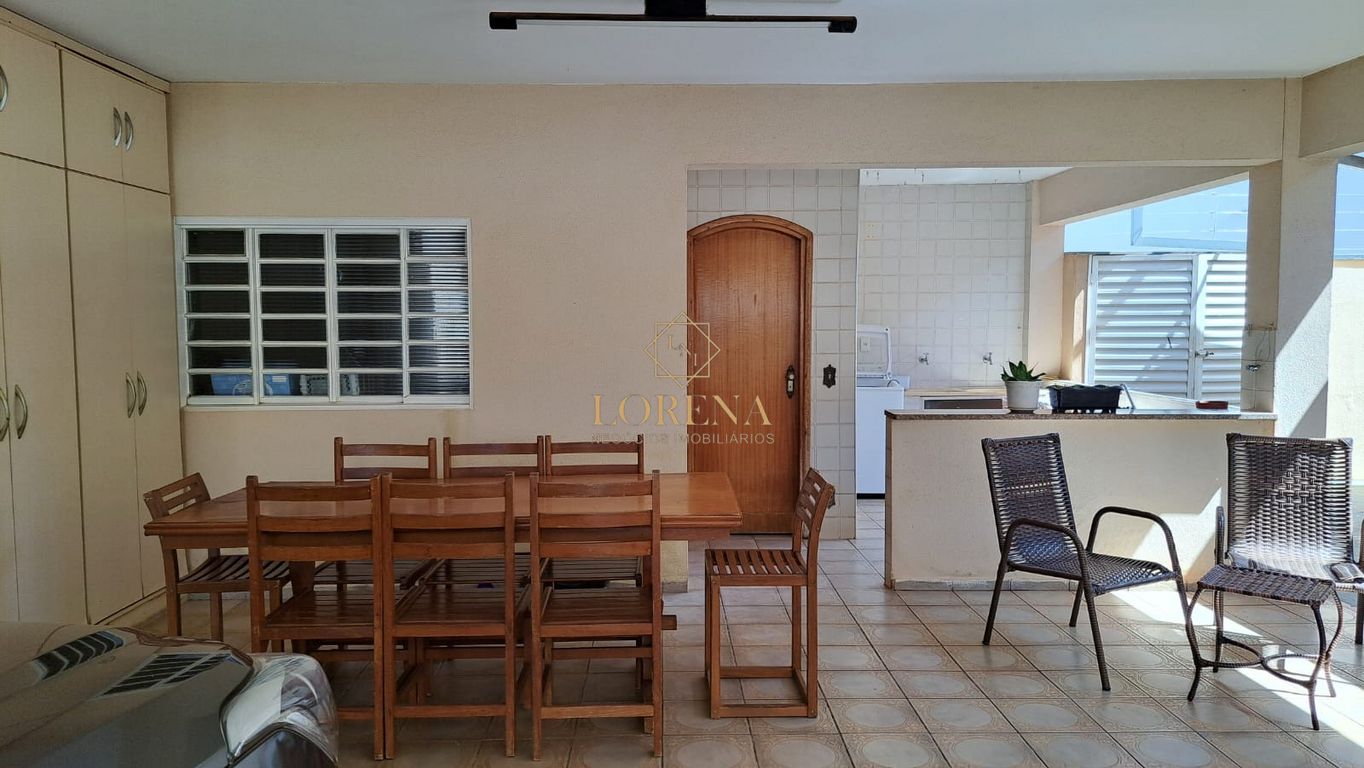 Casa com 3 quartos à venda, 246m² — foto 13 de 16