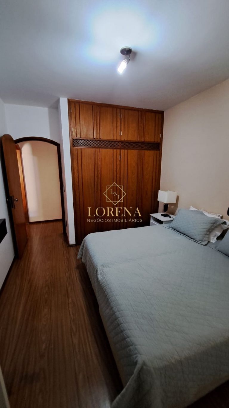 Casa com 3 quartos à venda, 246m² — foto 2 de 16