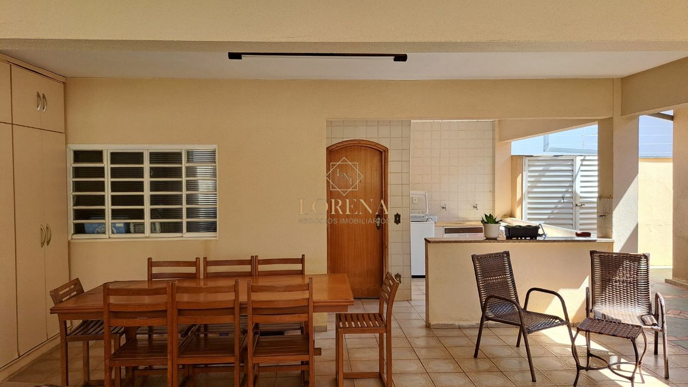 Casa com 3 quartos à venda, 246m² — foto 14 de 16