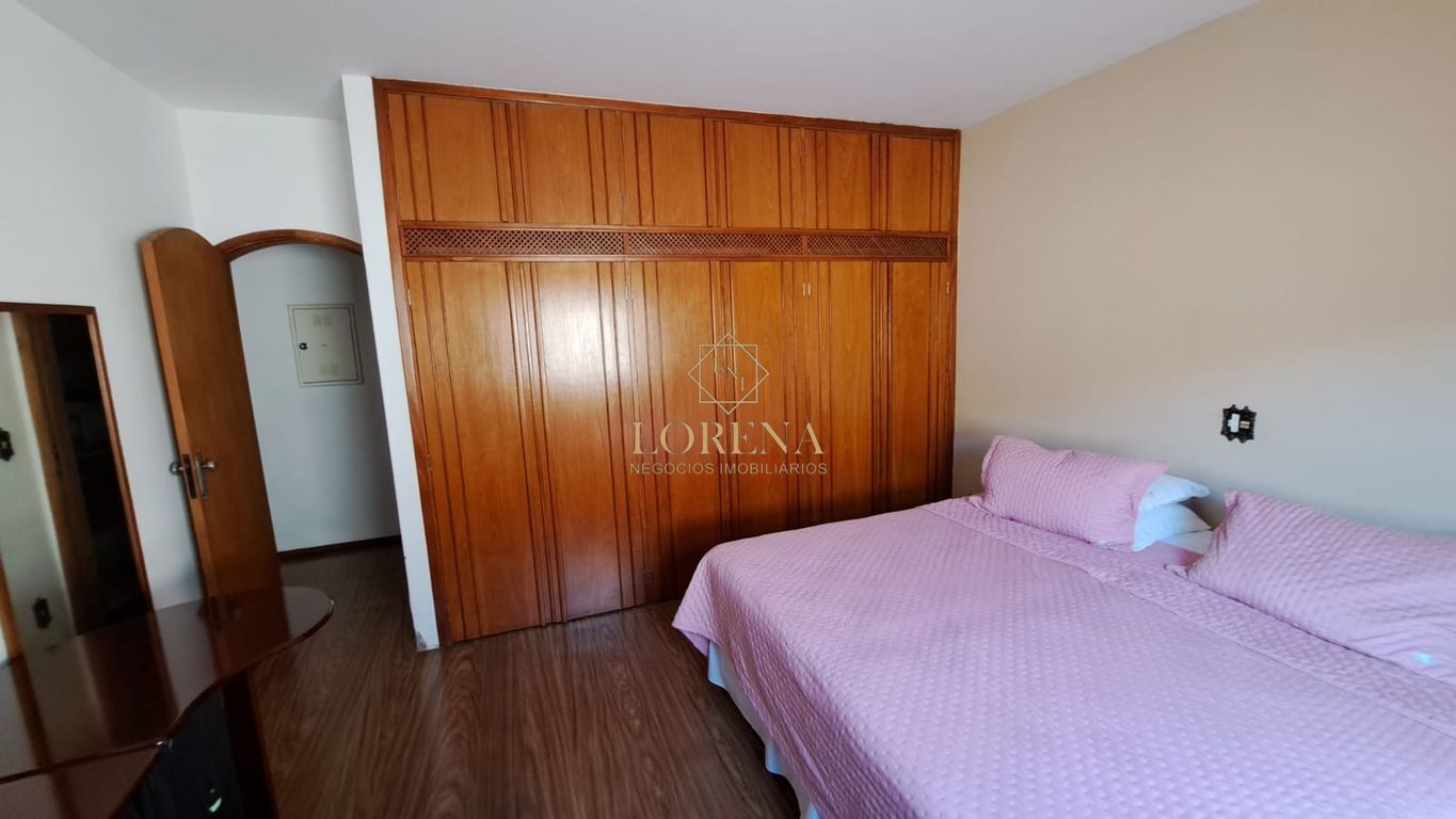 Casa com 3 quartos à venda, 246m² — foto 3 de 16