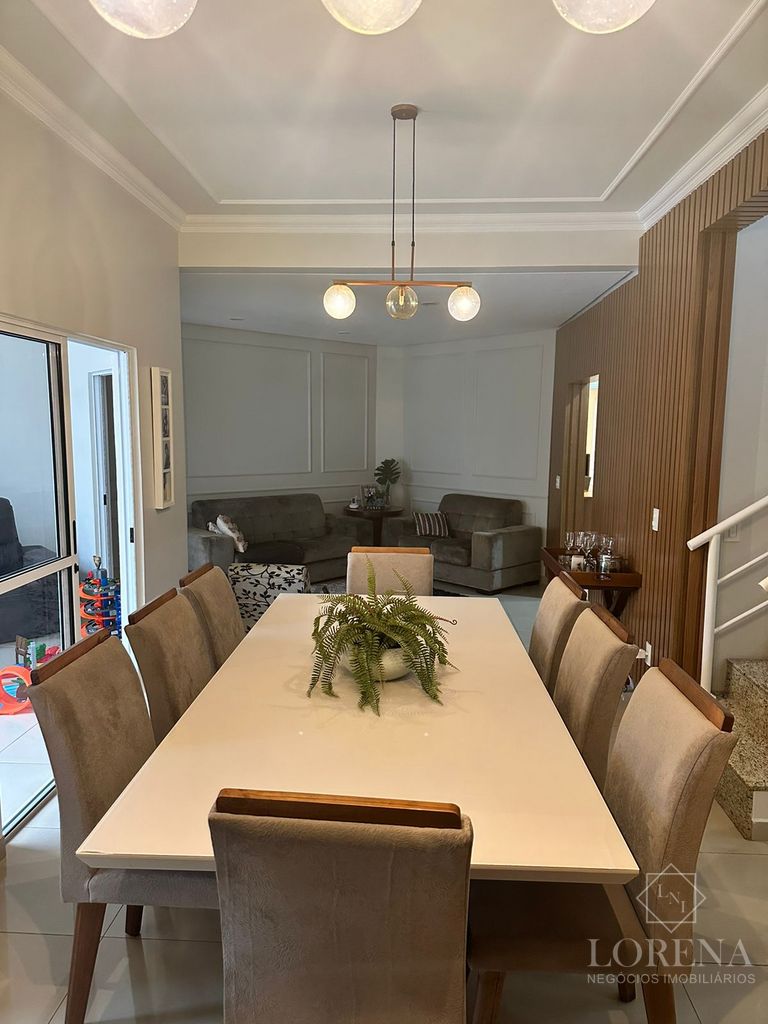 Casa de Condomínio com 3 quartos à venda, 250m² — foto 4 de 32