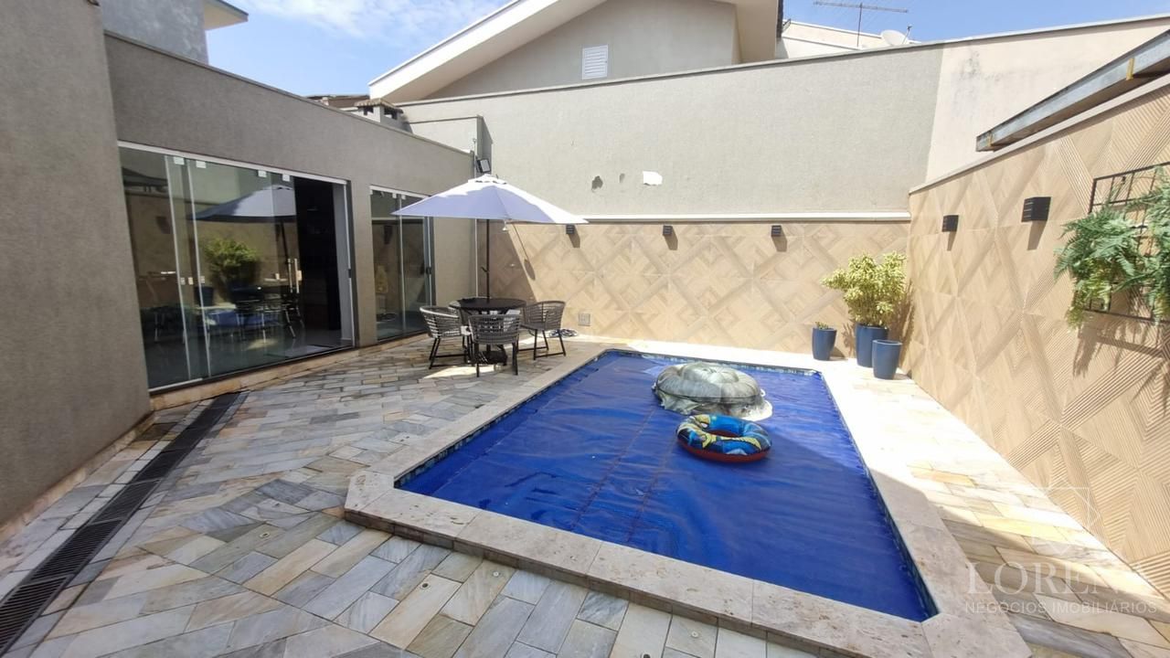 Casa de Condomínio com 3 quartos à venda, 250m² — foto 13 de 32