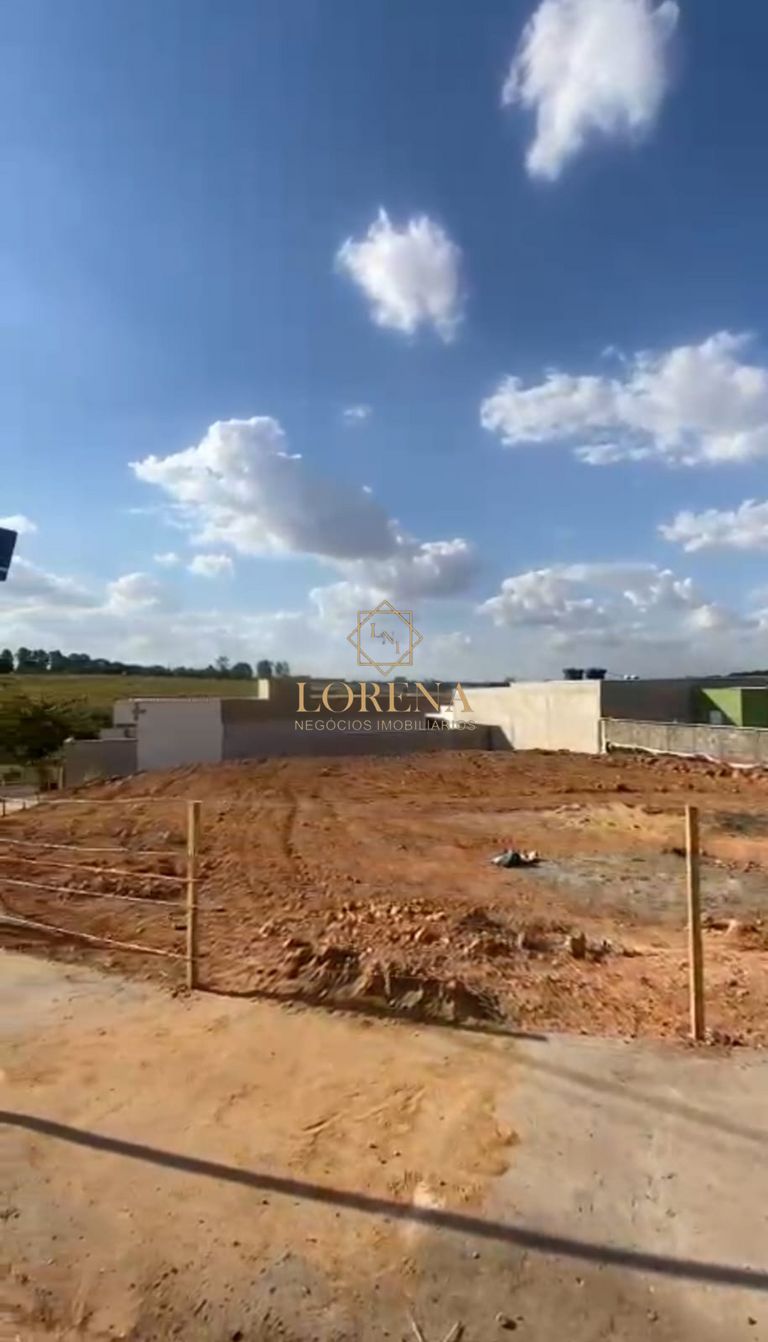 Terreno / Lote / Condomínio  à venda, 220m² — foto 1 de 4