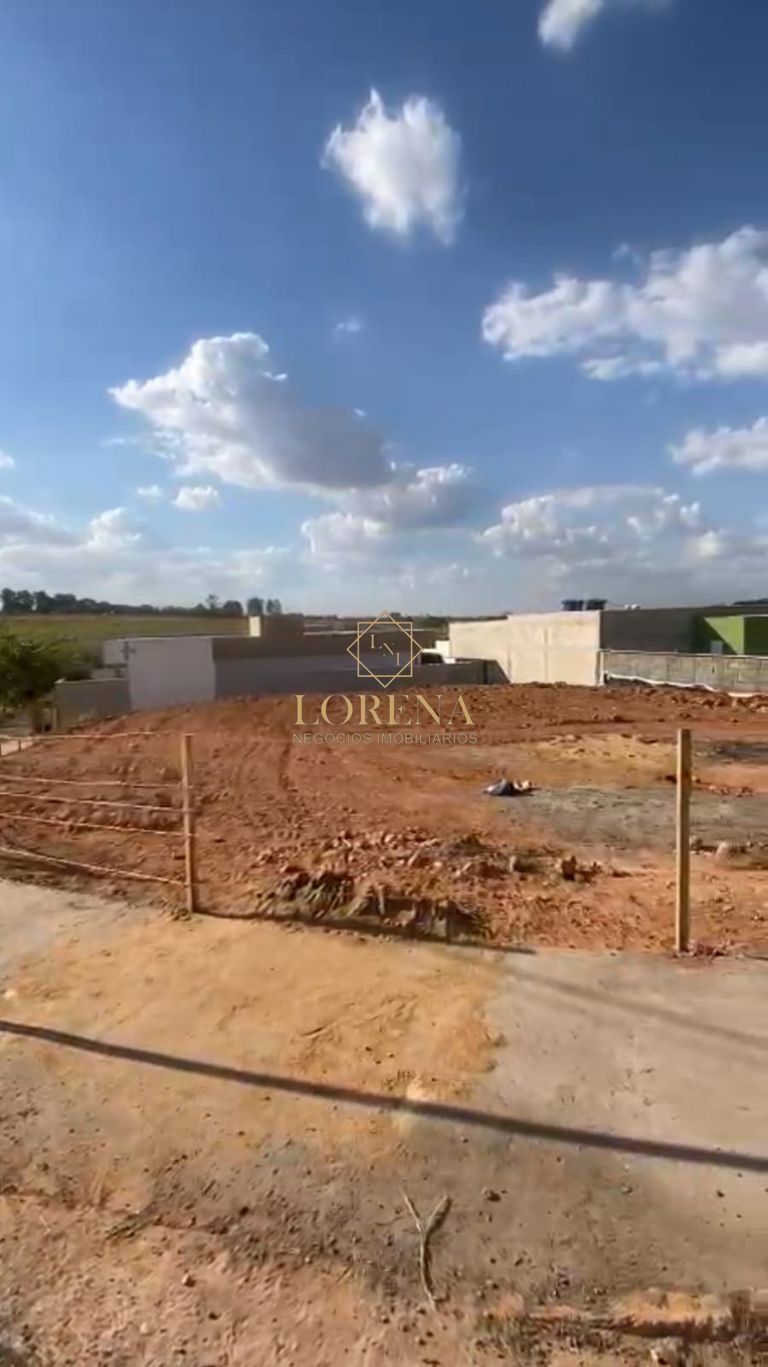 Terreno / Lote / Condomínio  à venda, 220m² — foto 4 de 4