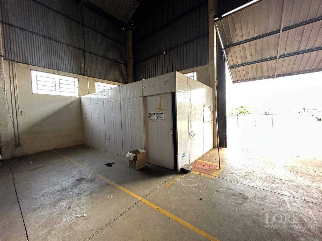 Galpão / Depósito / Armazém  à venda, 1300m² — foto 7 de 11