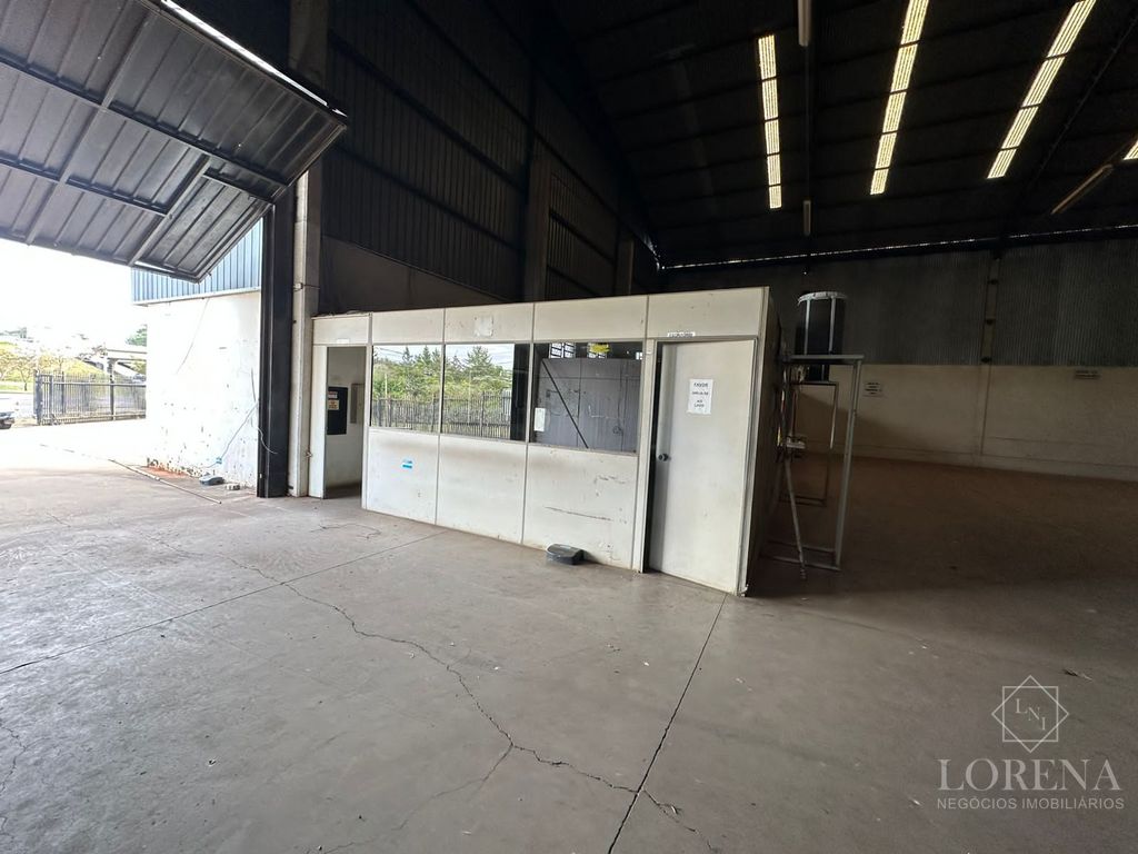 Galpão / Depósito / Armazém  à venda, 1300m² — foto 6 de 11