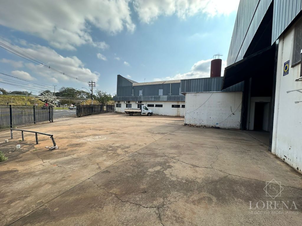 Galpão / Depósito / Armazém  à venda, 1300m² — foto 2 de 11