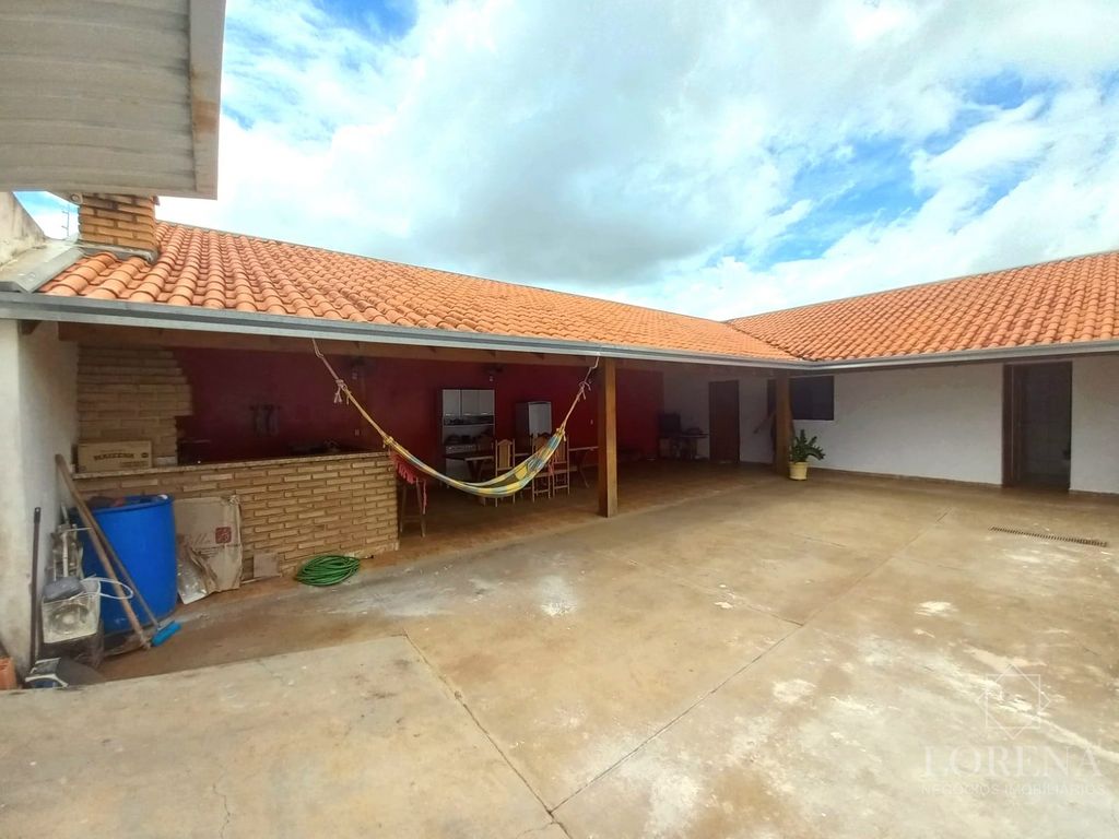 Casa com 3 quartos à venda, 200m² — foto 1 de 22