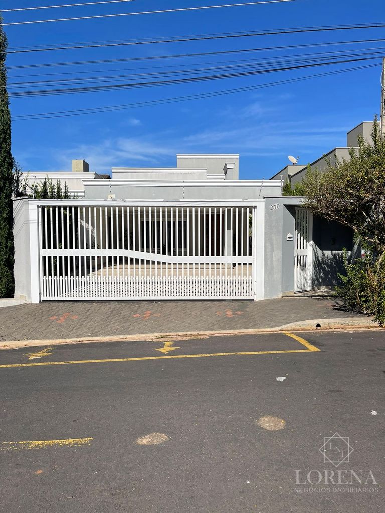 Casa com 4 quartos à venda, 240m² — foto 1 de 17
