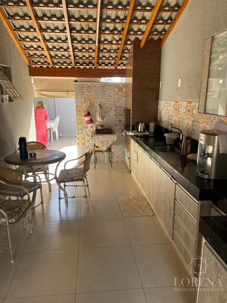 Casa com 4 quartos à venda, 240m² — foto 15 de 17