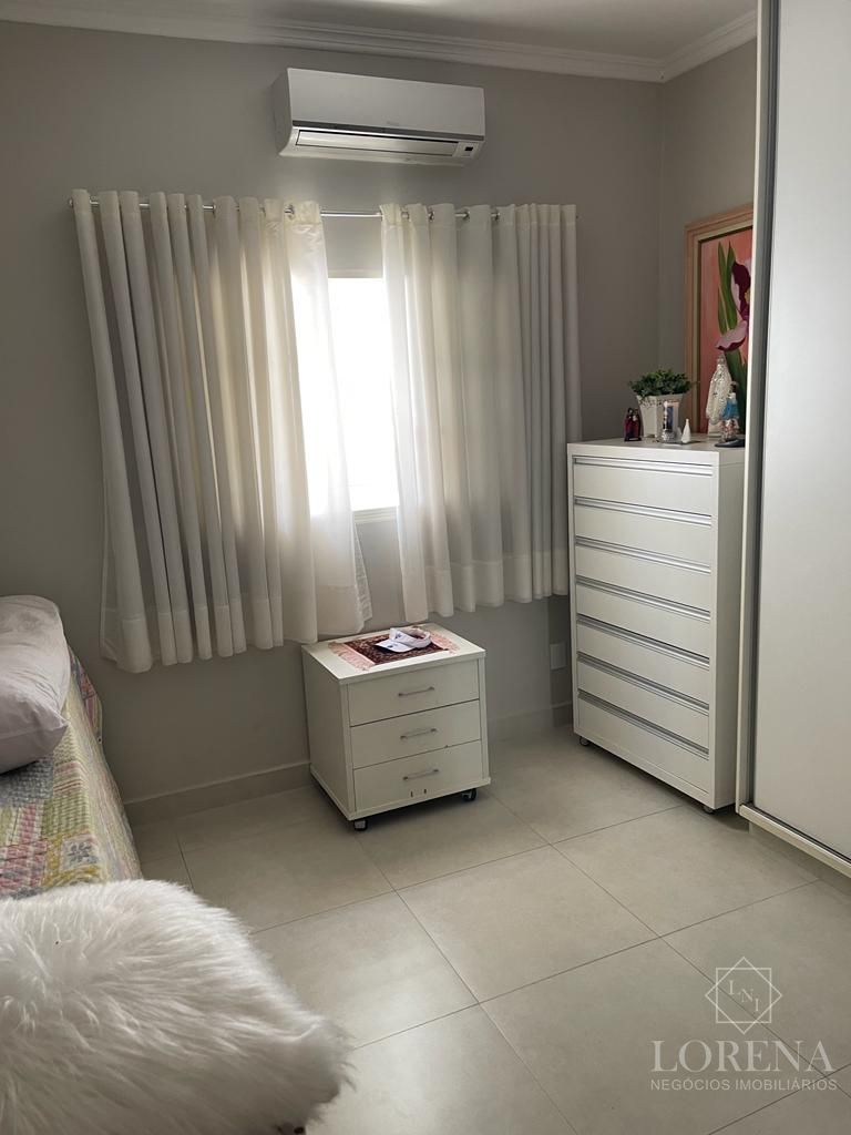 Casa com 4 quartos à venda, 240m² — foto 11 de 17