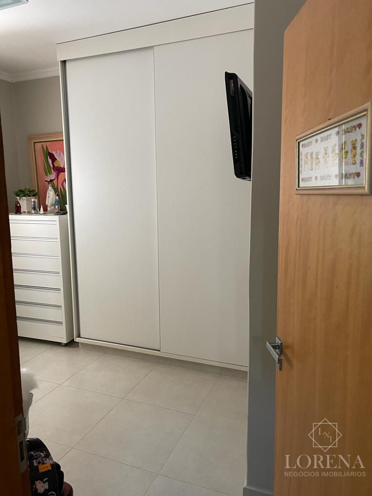 Casa com 4 quartos à venda, 240m² — foto 10 de 17