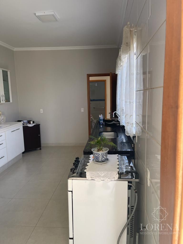 Casa com 4 quartos à venda, 240m² — foto 13 de 17