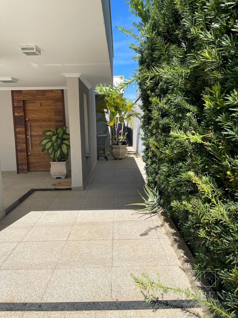 Casa com 4 quartos à venda, 240m² — foto 2 de 17