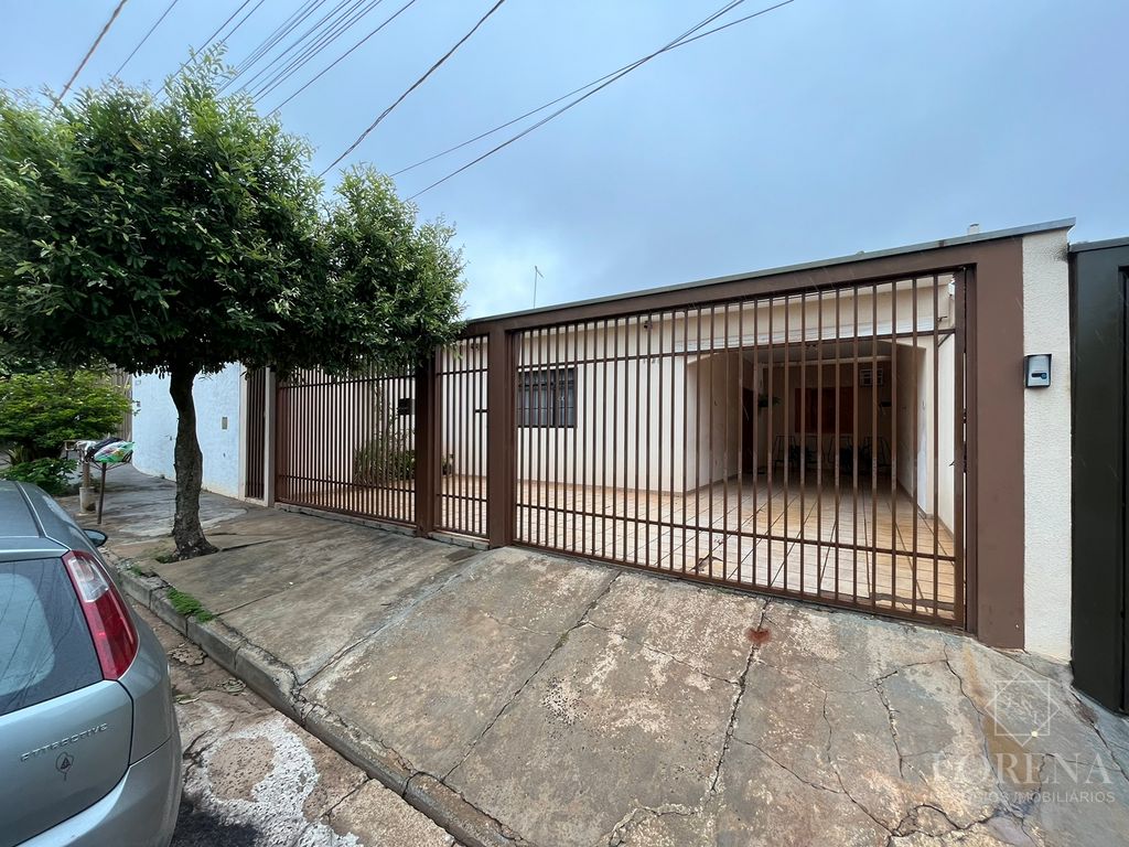 Casa com 3 quartos à venda, 180m² — foto 1 de 7