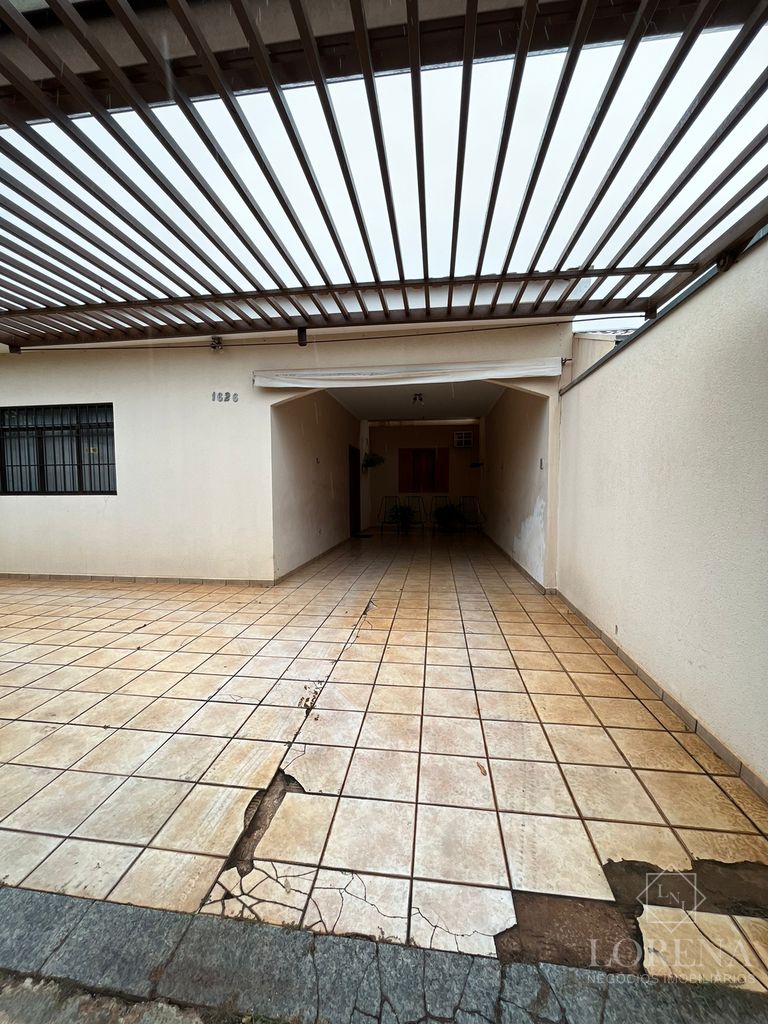 Casa com 3 quartos à venda, 180m² — foto 2 de 7