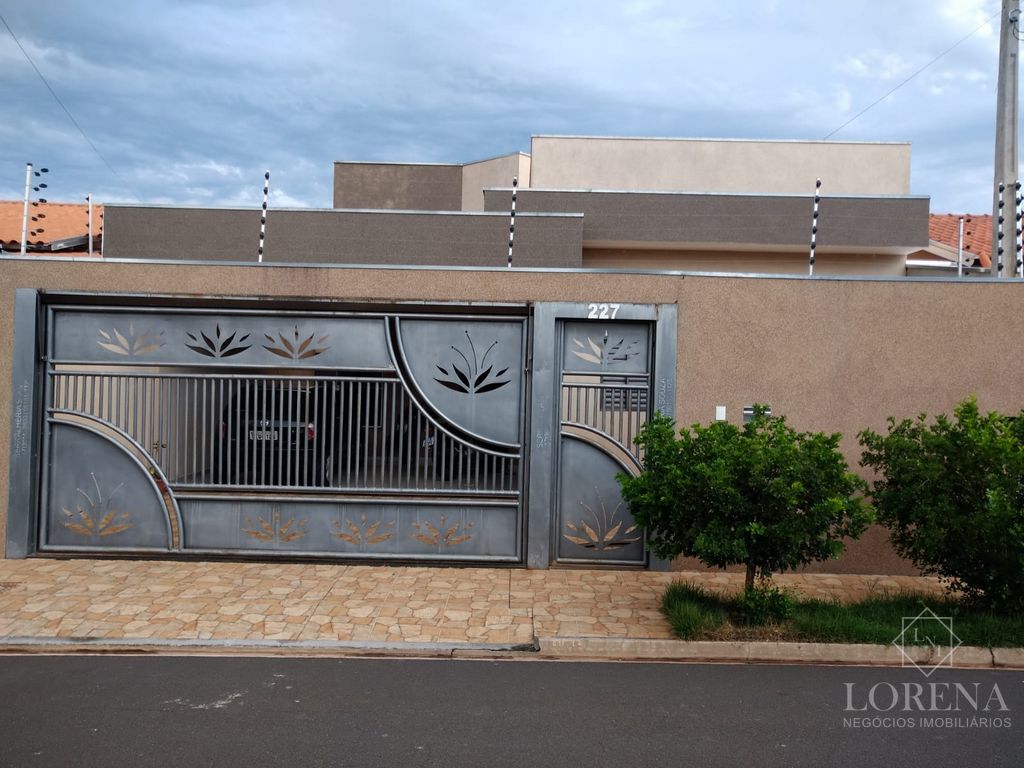 Casa com 3 quartos à venda, 145m² — foto 1 de 13