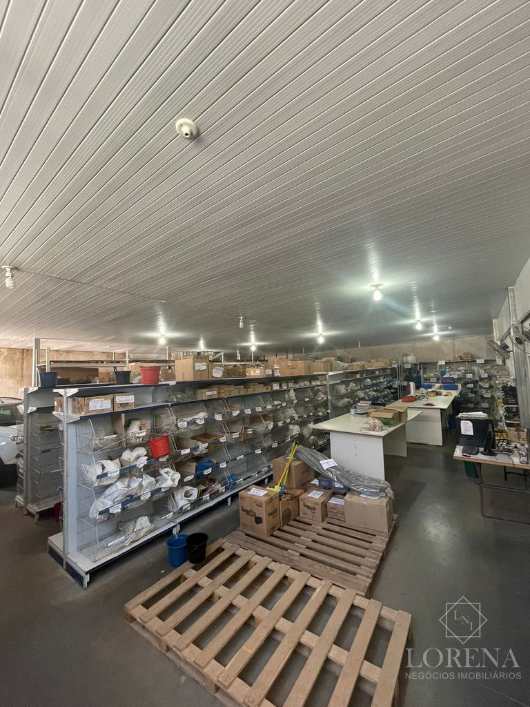 Galpão / Depósito / Armazém  à venda, 500m² — foto 1 de 10