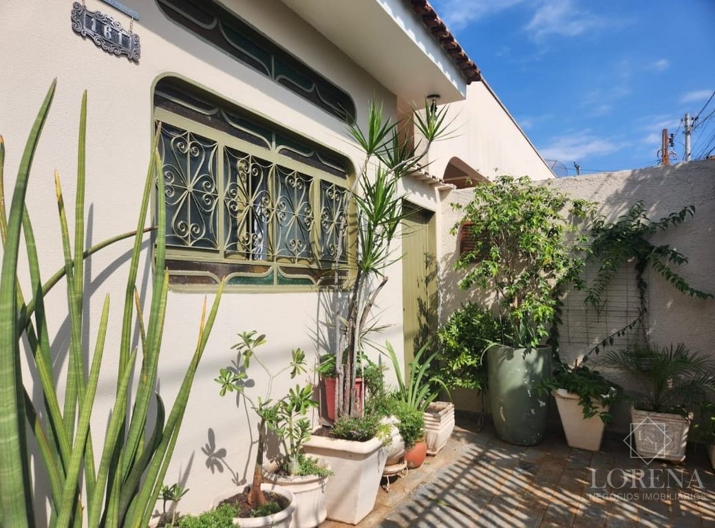 Casa com 3 quartos à venda, 137m² — foto 2 de 13