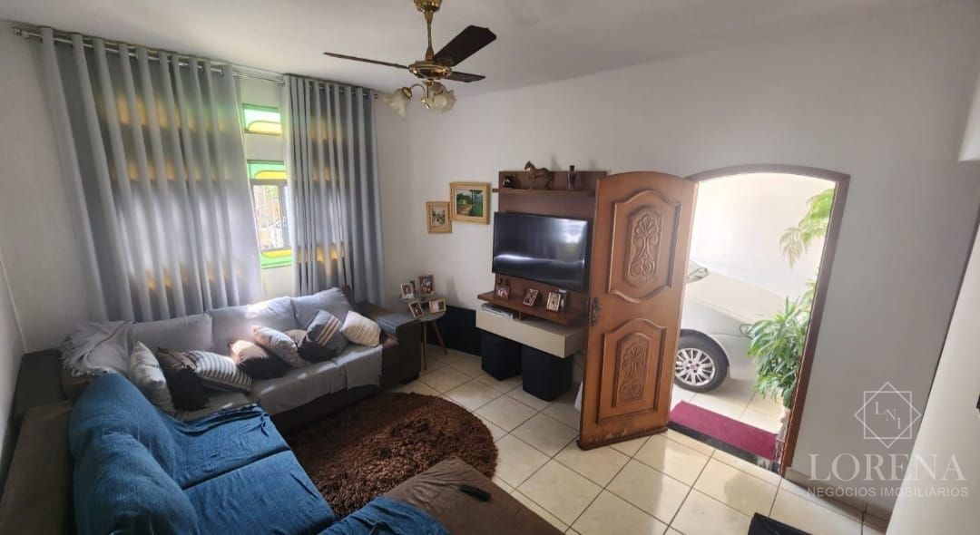 Casa com 3 quartos à venda, 137m² — foto 3 de 13