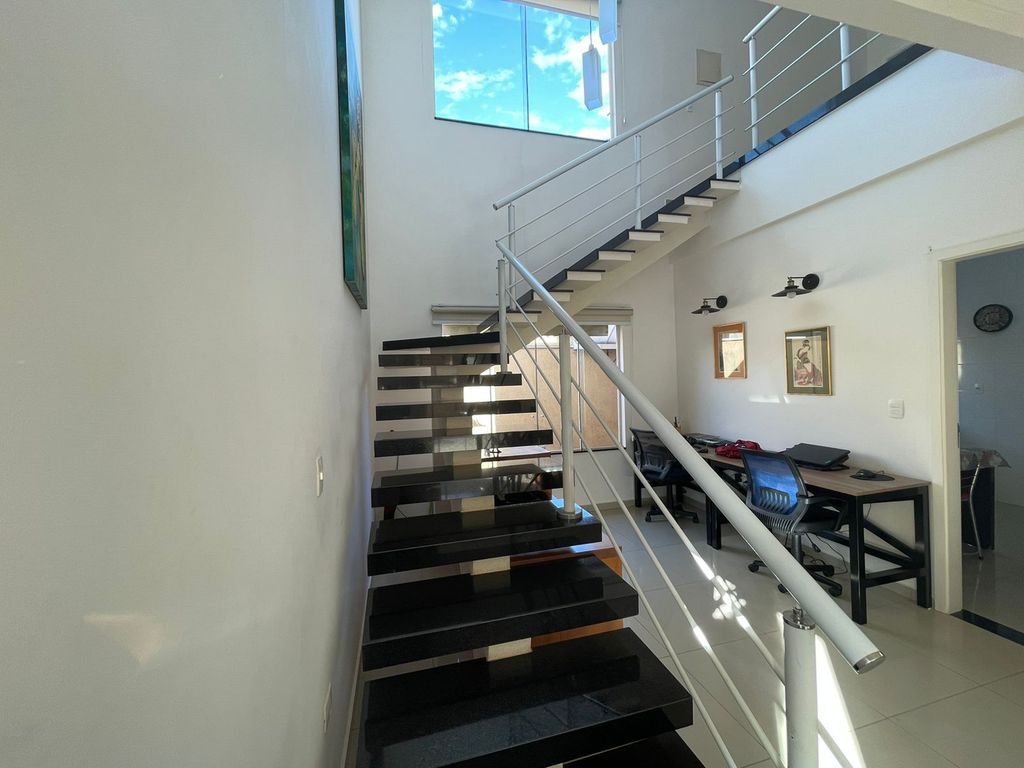 Casa de Condomínio com 3 quartos à venda, 236m² — foto 3 de 30