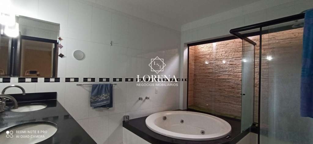 Casa de Condomínio com 3 quartos à venda, 250m² — foto 16 de 18