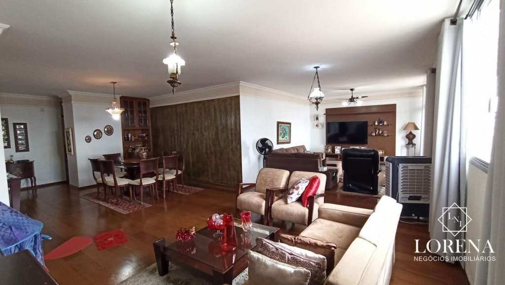 Apartamento com 4 quartos à venda, 230m² — foto 2 de 31