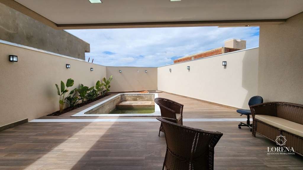 Casa com 3 quartos à venda, 264m² — foto 2 de 31
