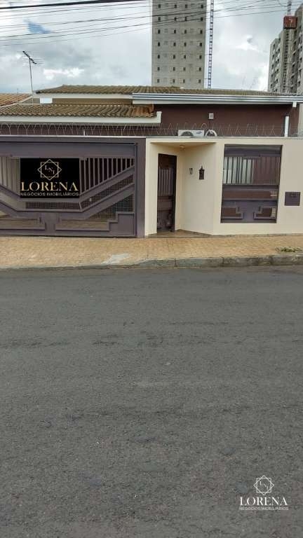 Casa com 3 quartos à venda, 180m² — foto 1 de 26