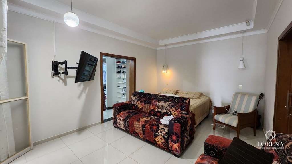 Casa com 4 quartos à venda, 215m² — foto 18 de 30