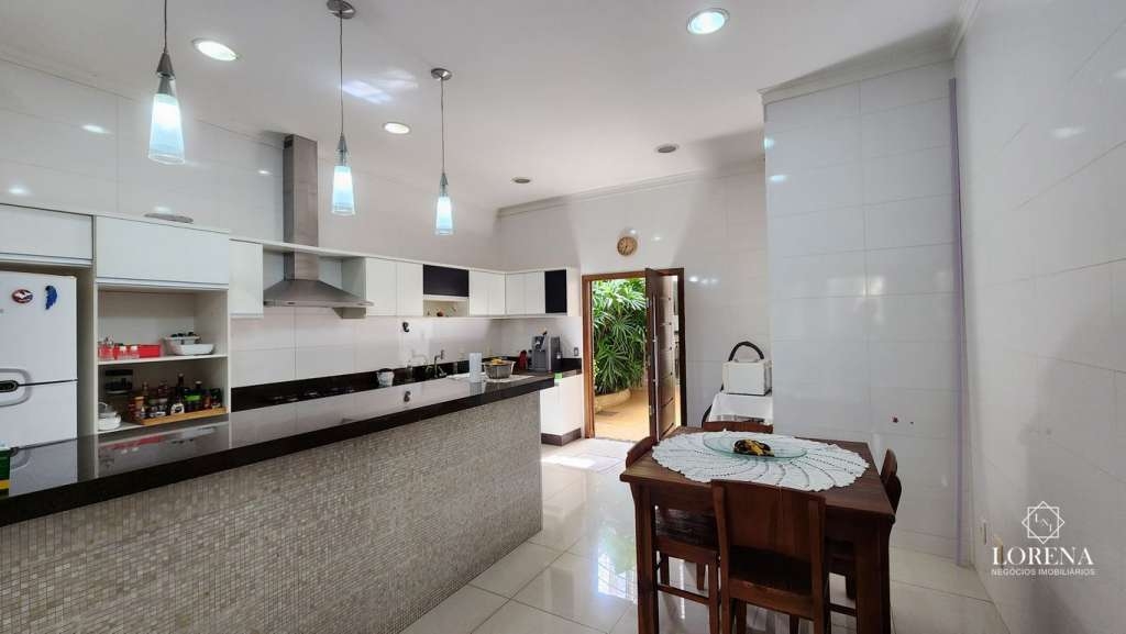 Casa com 4 quartos à venda, 215m² — foto 10 de 30