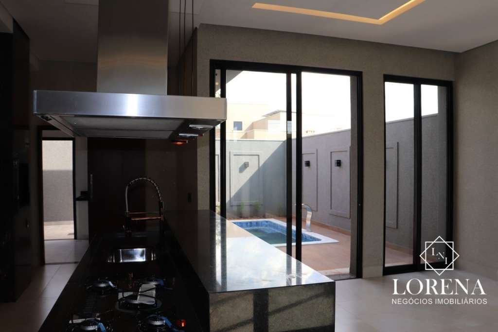 Casa de Condomínio com 3 quartos à venda, 220m² — foto 13 de 31
